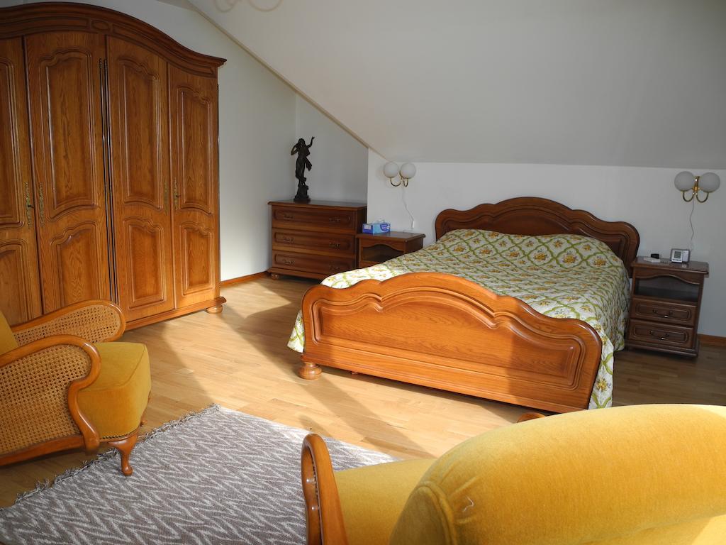 Au Pied Du Chateau Lichtenberg Room photo