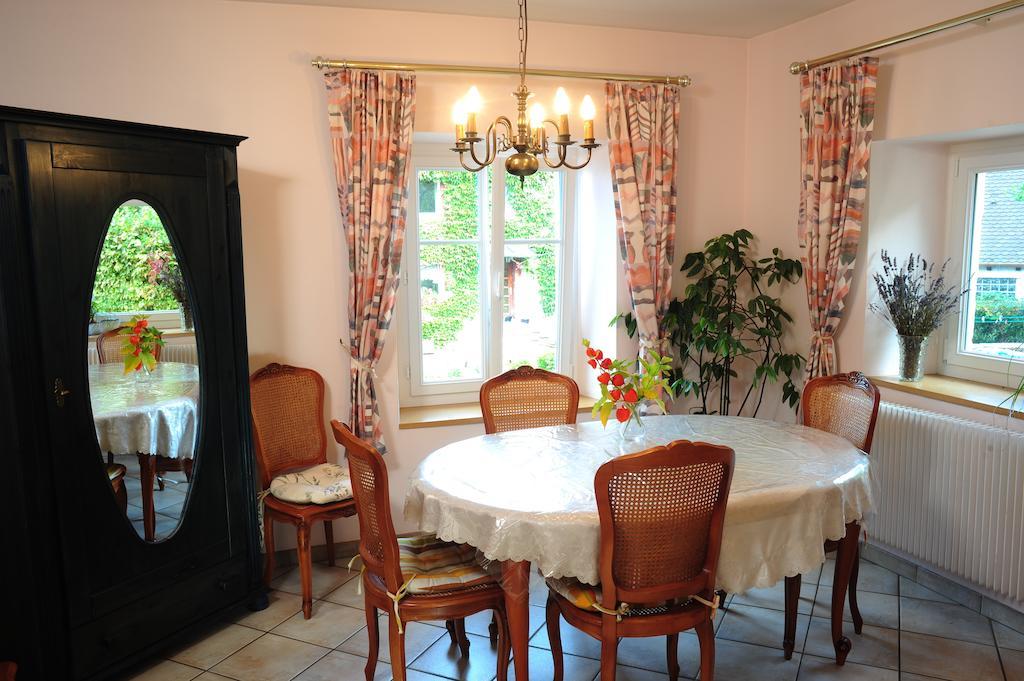 Au Pied Du Chateau Lichtenberg Room photo