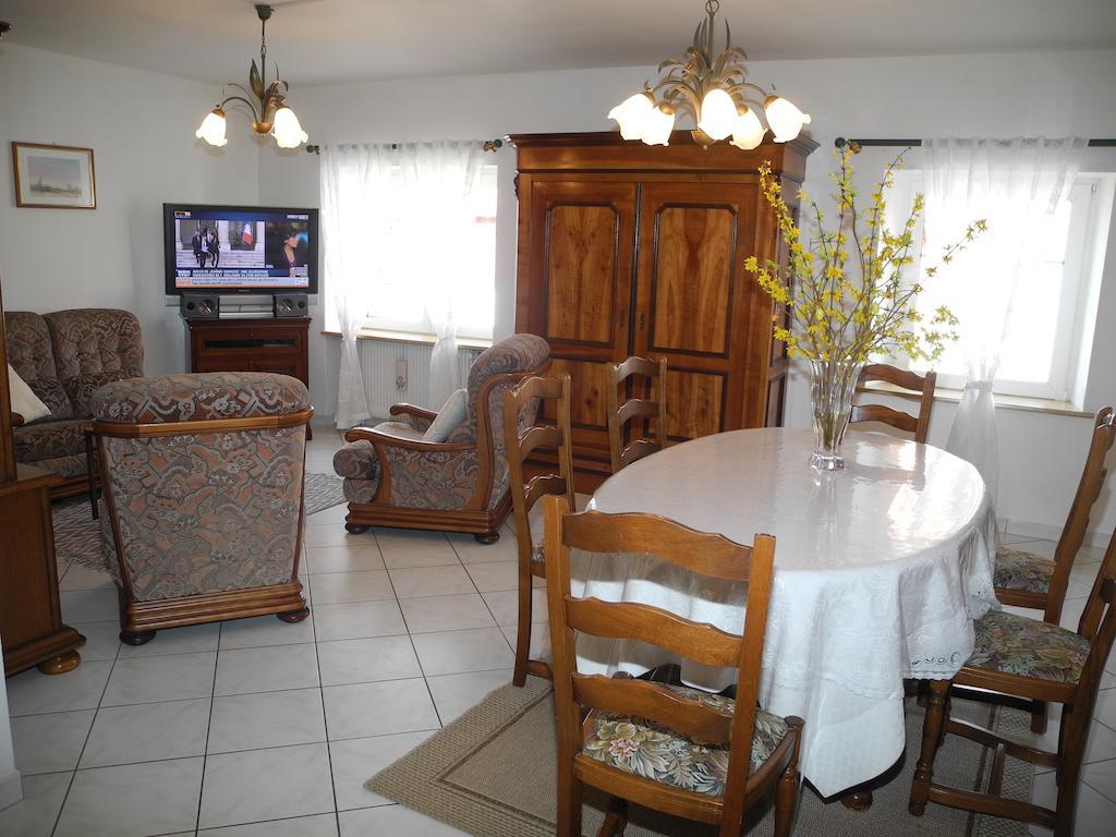 Au Pied Du Chateau Lichtenberg Room photo
